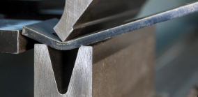Corte e dobra de chapas inox: precisão e qualidade para o seu projeto